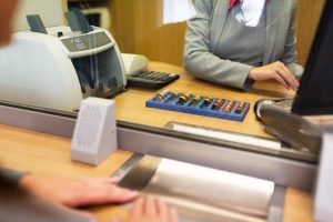 How Retailers Can Detect Counterfeit Money